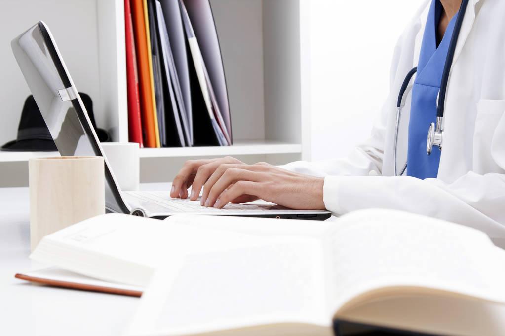 面向廣大醫(yī)院用戶提供“線上+線下”鏈?zhǔn)椒?wù)體系，延伸高端影像診斷資源下基層，提升廣大群眾的就診滿意度。