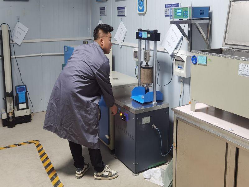 無側(cè)限抗壓強(qiáng)度試驗(yàn)