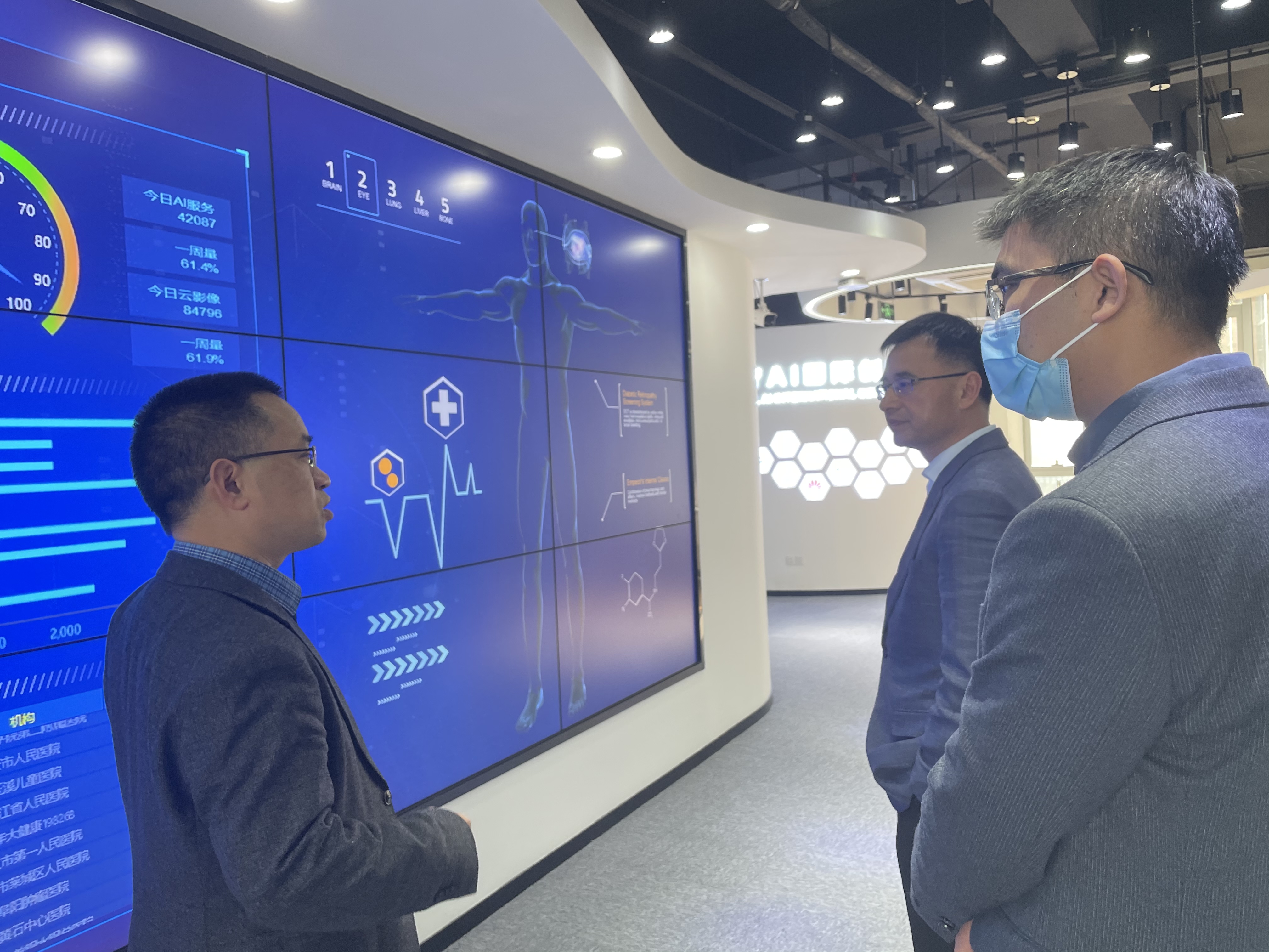 杭州醫(yī)學(xué)院黨委副書記、校長黃東勝一行蒞臨健培科技