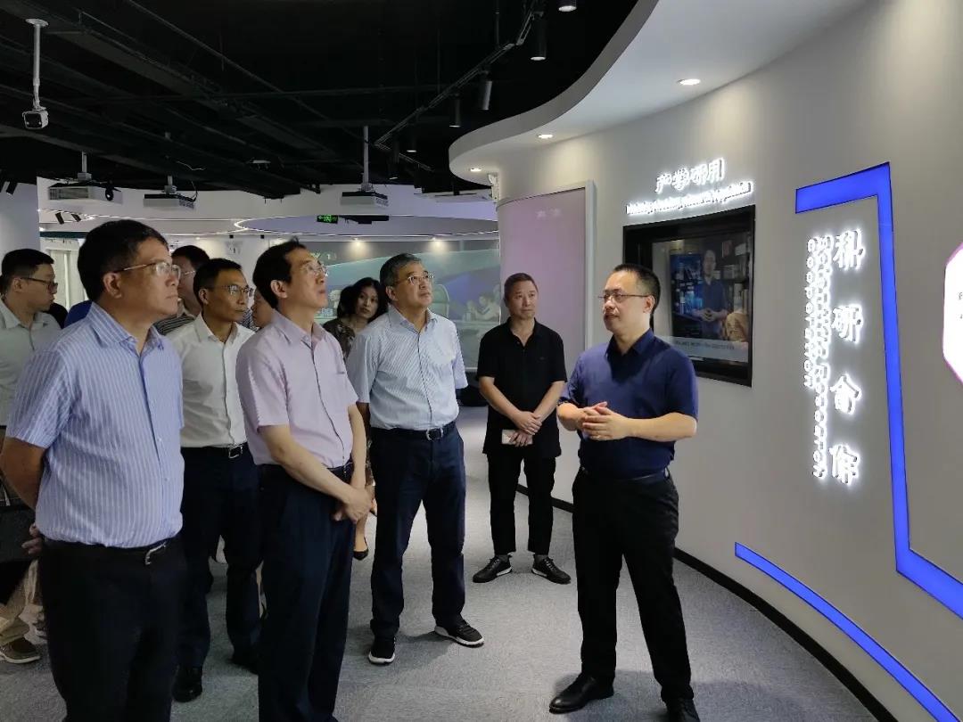 全國(guó)人大常委會(huì)委員、農(nóng)工黨中央專職副主席楊震一行蒞臨健培科技調(diào)研醫(yī)療AI產(chǎn)業(yè)的融合發(fā)展