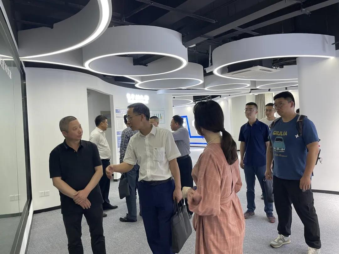 鷹潭市市委常委、副市長王雄一行蒞臨健培科技考察調研