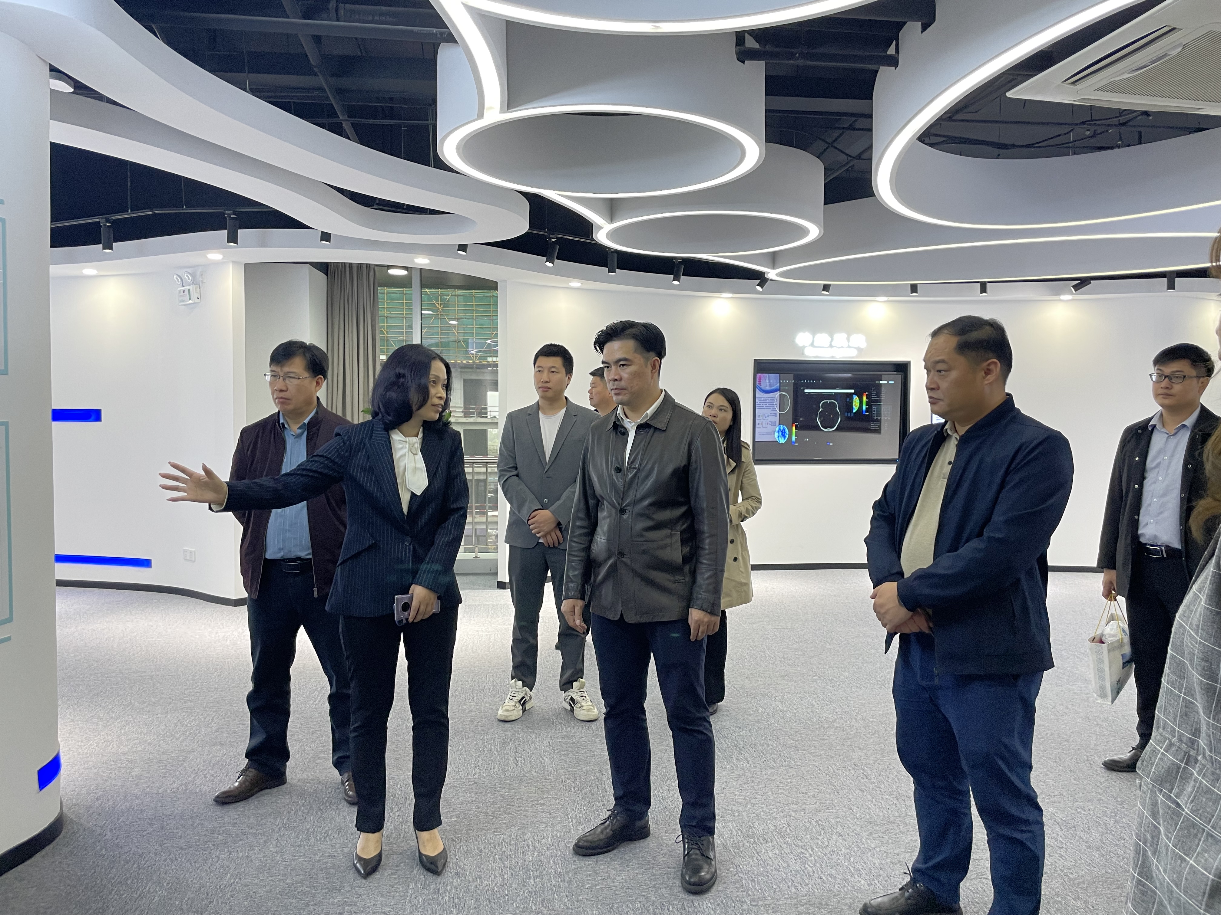 廣西來賓市興賓區(qū)區(qū)委副書記房紅波一行蒞臨健培科技考察調(diào)研