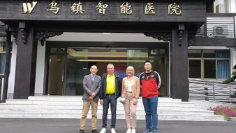 德國(guó)國(guó)家科研院院士Roland Eils一行蒞臨烏鎮(zhèn)智能醫(yī)院參觀考察