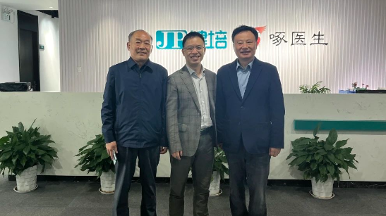 中國(guó)老年保健協(xié)會(huì)健康中國(guó)行動(dòng)推進(jìn)工作委員會(huì)執(zhí)行會(huì)長(zhǎng)史振力一行蒞臨健培科技考察調(diào)研